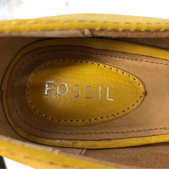 Fossil Maddox Mustard Leather chunky block heel with silver buckle toe pump. 8 - Picture 8 of 12